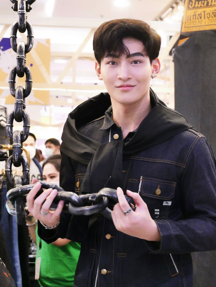 9906PPin's tweet photo. พบคนซนหนึ่งอัตรา555555555

#GASOLINExOhmThitwat
#RobinsonJeans2022 https://t.co/zRNwneuiJO