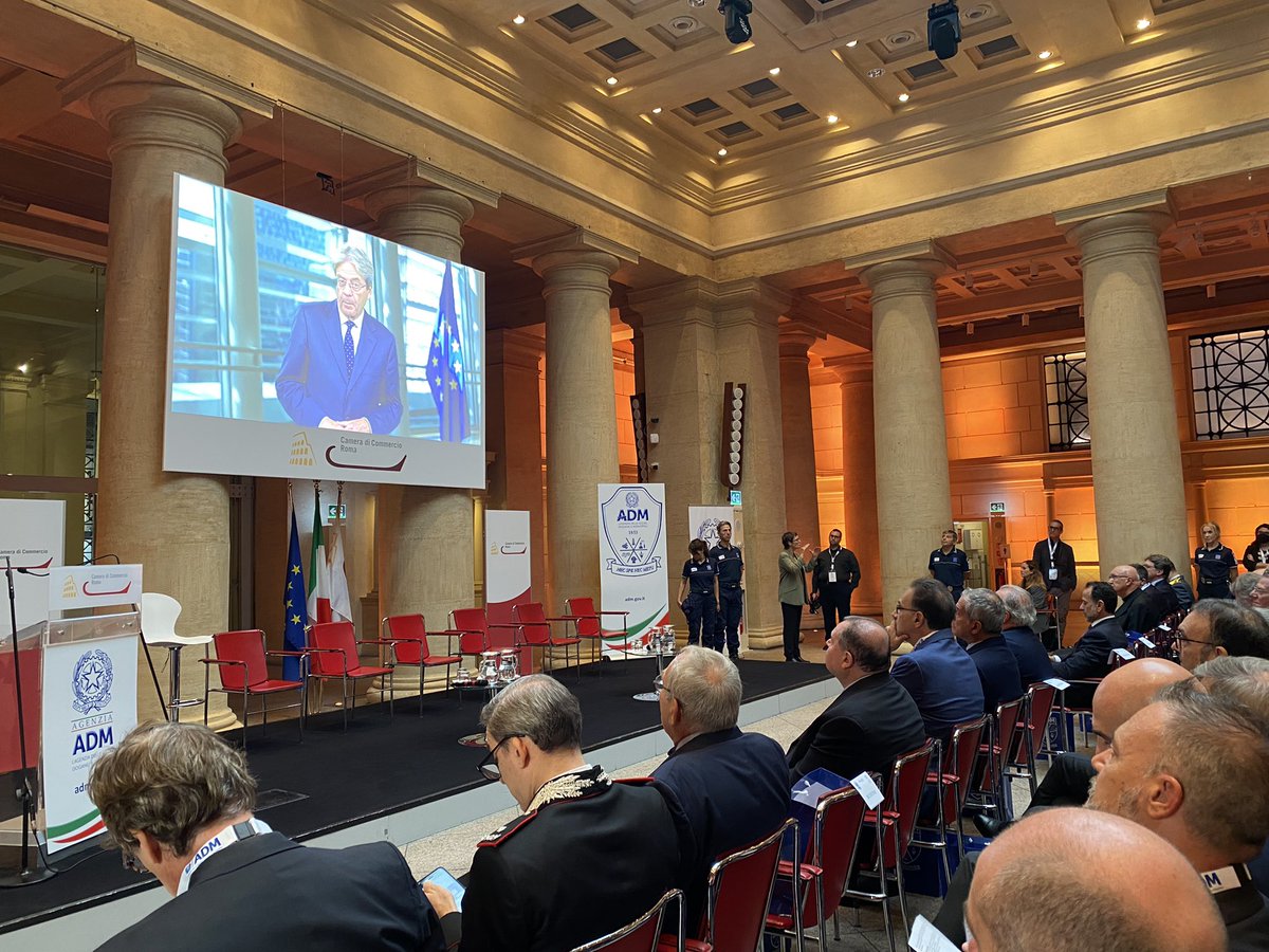AdmGov's tweet photo. Aprono i lavori della giornata i saluti istituzionali di @PaoloGentiloni in collegamento video.
#LibroBlu #LibroBlu2021 https://t.co/52LqJedYDq