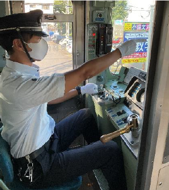 seibu_event's tweet photo. 11/14(月)#埼玉県民の日 
「キミの手で電車を動かそう！
　　 運転体験イベント」👮🚃

現役の池袋線乗務員が企画し、当日は講師に！
約200mの行路を、本物の2000系を使って運転体験。Laviewでの放送や車内巡視など車掌のお仕事も体験できます！
※小学4～6年生限定

詳細⬇️
https://t.co/MJXbx7qPhp https://t.co/1LbwOuOIsu