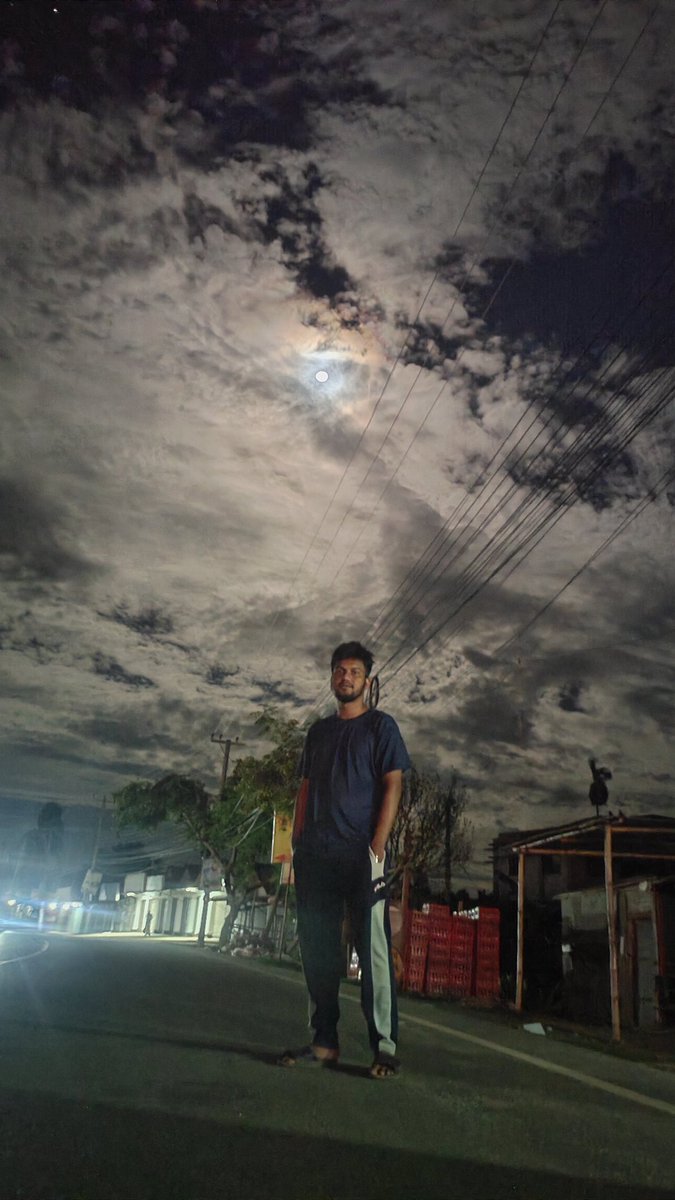 SHRaju13's tweet photo. Night with moon🥰🥰🥰 https://t.co/MFi6HnG3xu