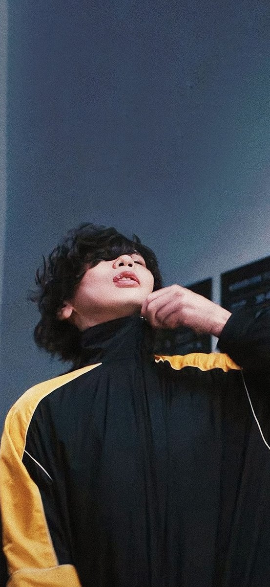 murteh's tweet photo. i made a wallpaper! i'm sorry if it's lq/weird edit bcs it's really hard to blend the cropped bg ;____;

feel free to use 😆 #KICKBACK_米津玄師 https://t.co/U5tzyDkBOH