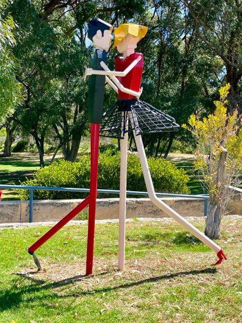RobCKeogh's tweet photo. Delight du jour (2): street art Guilderton https://t.co/pEhbEAzQpQ