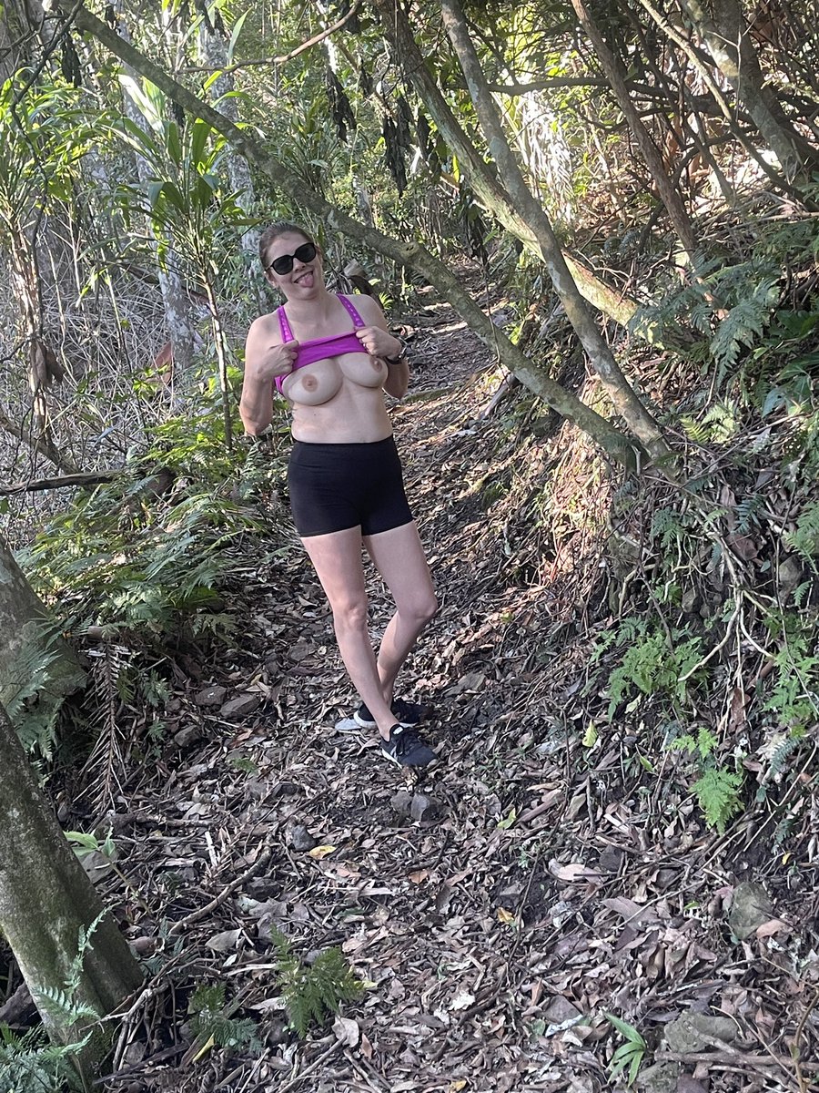 kellieof96's tweet photo. Who wants to join me bushwalking? Come check out my other content link in bio #aussieonlyfans #aussiegirls #aussiemilf #nsfwtwt  #vixen https://t.co/AWyoqW3lmU
