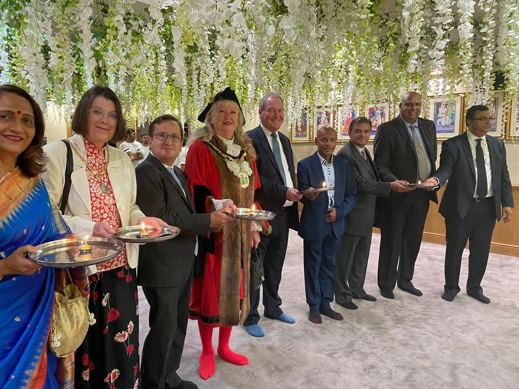 BobBlackman's tweet photo. 1st stop on our #TourofTemples @StanmoreTemple with Mayor of Harrow Councillor @MoteJanet @paulosborn @anjanapatel01 @ramjichauhan #PriteshPatel #SamSumaria @hiteshkkaria #NutanVarshaAbhinandan https://t.co/fIK3SIMKKB