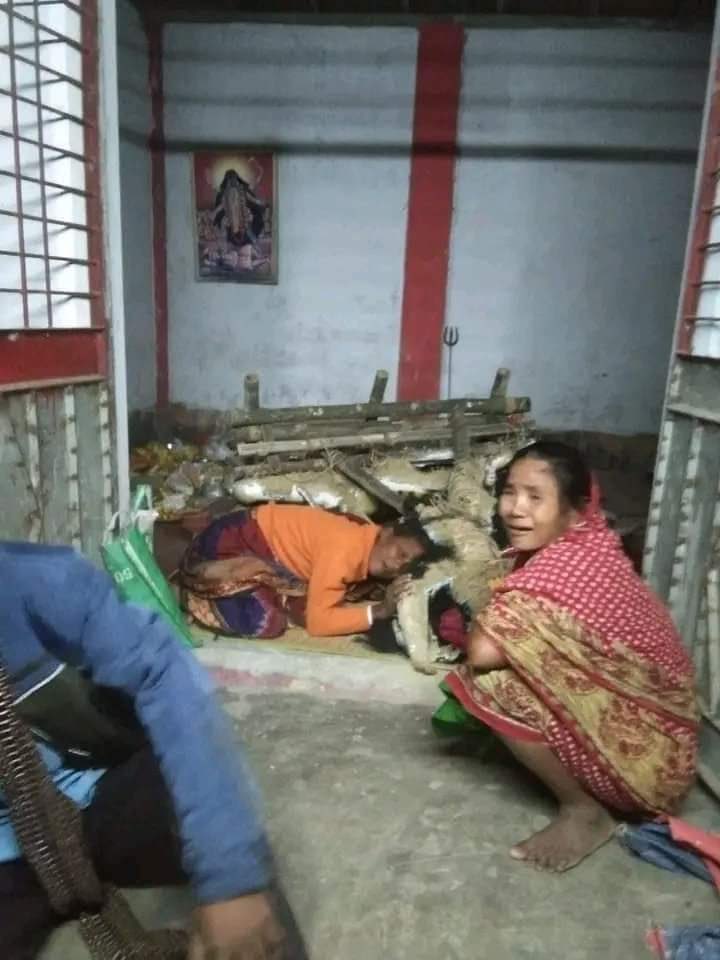 बांग्लादेश में मुस्लिम कट्टरपंथियों ने किया मां काली मंदिर पर हमला। 

मां काली की प्रतिमा को किया क्षतिग्रस्त।

घटना दीवाली के दिन की।