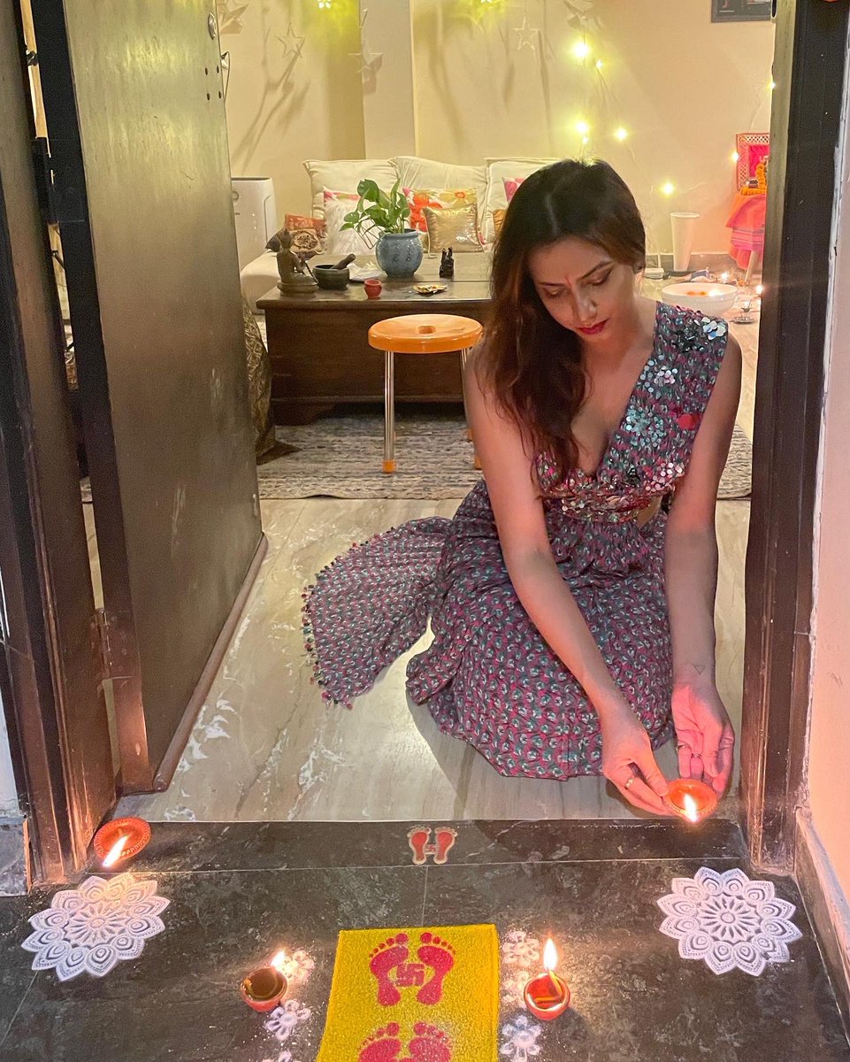 Evening full of lights ! 🌺🪔

Wearing : Raasa Couture by Sakshi Gupta

#diwalipost #2022 #home