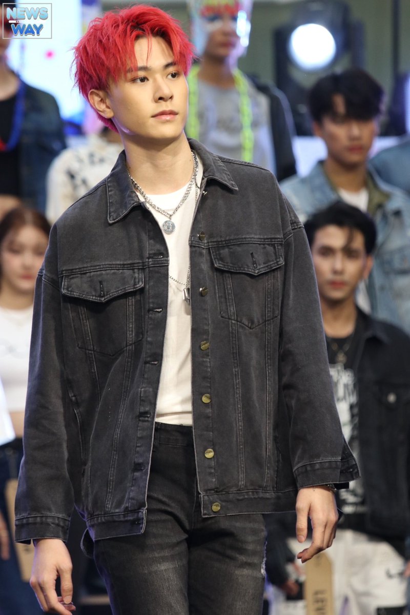 newsway_ent's tweet photo. "ROBINSON JEANS 2022" ประเดิมด้วยการคิกออฟสุดอลัง
ผ่านแฟชั่นรันเวย์ในคอนเซ็ปต์สุดคูล "ART OF JEANS ON RUNWAY" กับการนำเสนอเทรนด์ยีนส์คอลเลกชันต่างๆที่เปรียบเสมือนงานศิลปะที่สวยงามและมีเอกลักษณ์ นำโดย 3 หนุ่มสุดฮอต "เติร์ด - ปอร์เช่ - แจ๊คกี้" 

#RobinsonJeans2022 #TRINITY_TNT https://t.co/tsPv1KbU8B