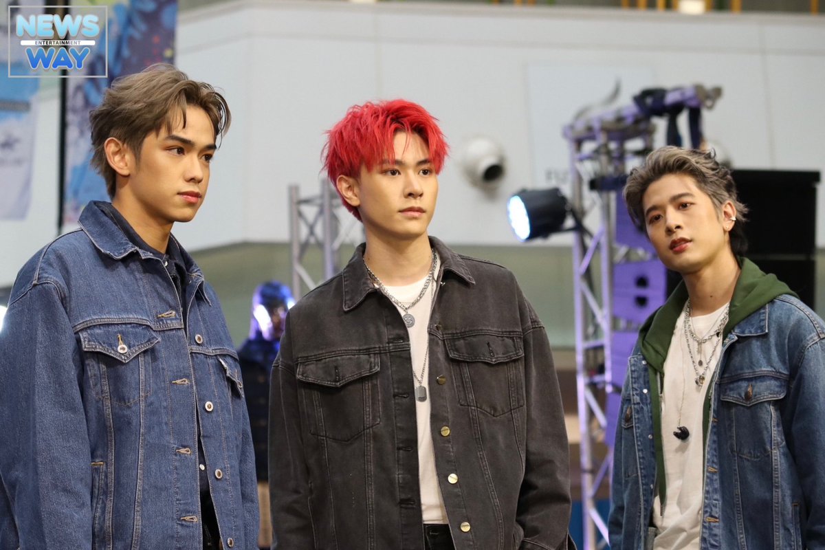 newsway_ent's tweet photo. "ROBINSON JEANS 2022" ประเดิมด้วยการคิกออฟสุดอลัง
ผ่านแฟชั่นรันเวย์ในคอนเซ็ปต์สุดคูล "ART OF JEANS ON RUNWAY" กับการนำเสนอเทรนด์ยีนส์คอลเลกชันต่างๆที่เปรียบเสมือนงานศิลปะที่สวยงามและมีเอกลักษณ์ นำโดย 3 หนุ่มสุดฮอต "เติร์ด - ปอร์เช่ - แจ๊คกี้" 

#RobinsonJeans2022 #TRINITY_TNT https://t.co/tsPv1KbU8B