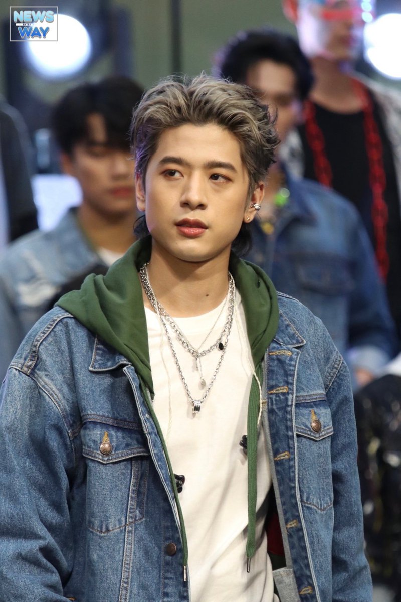 newsway_ent's tweet photo. "ROBINSON JEANS 2022" ประเดิมด้วยการคิกออฟสุดอลัง
ผ่านแฟชั่นรันเวย์ในคอนเซ็ปต์สุดคูล "ART OF JEANS ON RUNWAY" กับการนำเสนอเทรนด์ยีนส์คอลเลกชันต่างๆที่เปรียบเสมือนงานศิลปะที่สวยงามและมีเอกลักษณ์ นำโดย 3 หนุ่มสุดฮอต "เติร์ด - ปอร์เช่ - แจ๊คกี้" 

#RobinsonJeans2022 #TRINITY_TNT https://t.co/tsPv1KbU8B