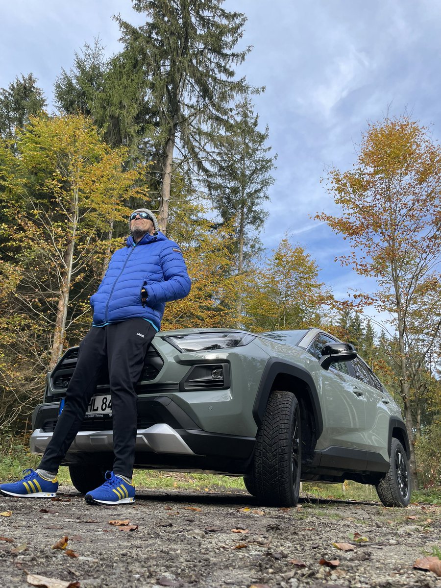 lamar84's tweet photo. •wow• bei den ersten beiden Tankfüllungen jeweils knapp 900 km gekommen und sicher wären noch knapp 100 km gegangen- bin begeistert #toyota #rav4 danke an #tocota #vollmann in #freising u #landshut https://t.co/oh3WWrVXgi