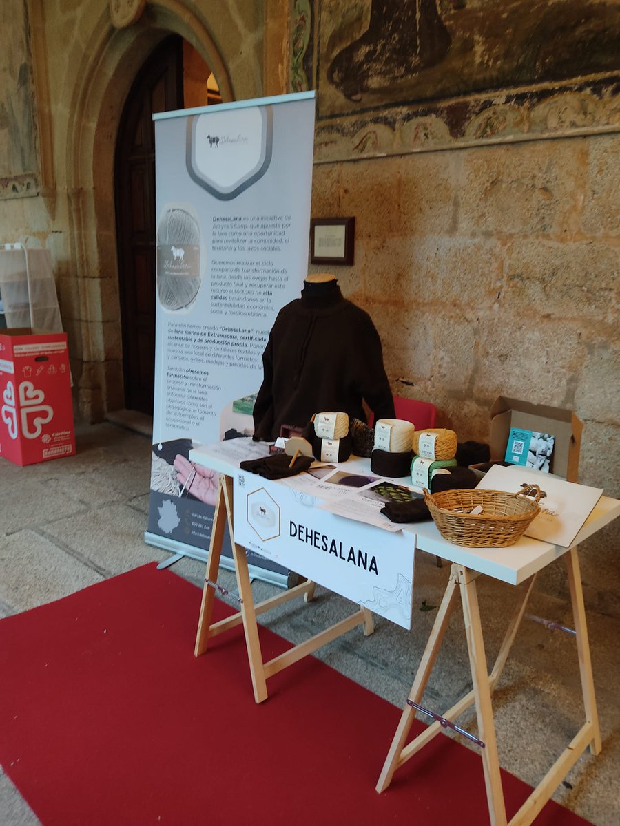medio_mas's tweet photo. 😎Ey!Hoy estamos en la II Feria Transfonreriza de Moda Textil y Reciclaje Texil.

👚Se expone la unión de Textil y Moda, reutilizando materiales ya fabricados.

🥳Venir a conocerlo, esta tarde de 14:30 a 19:30 esta abierto al público, en el Complejo Cultural San Francisco. https://t.co/IcPehHsjuw