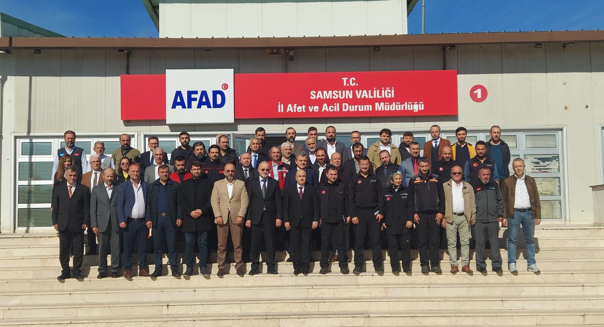 AFAD_Samsun's tweet photo. STK temsilcileri Samsun'da düzenlenen "Sivil Toplumla İstişare" toplantısında Samsun Valimiz, AFAD Başkan Yardımcımız  ve OMÜ Rektörümüz ile bir araya geldi.

@AFADBaskanlik 
@TCSamsunValilik 
@omurektorluk https://t.co/WJLzmDGCxS