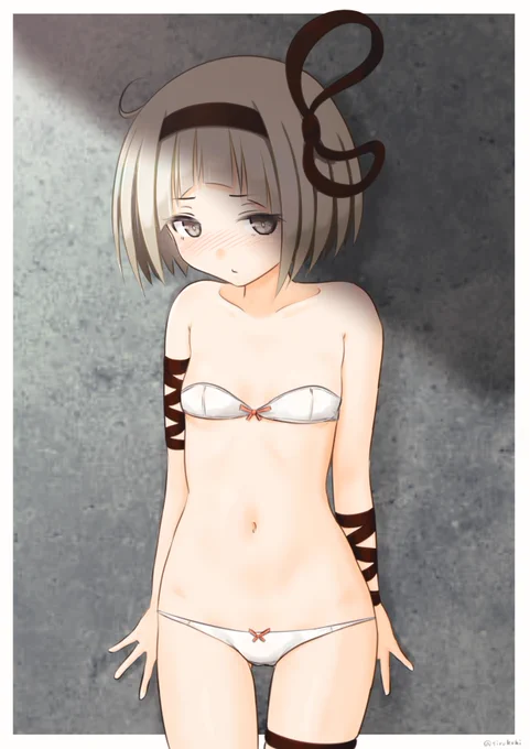 #去年の今頃描いた絵の差分の1つをぺたり
ウチの子シロコちゃんを剥いてみた 