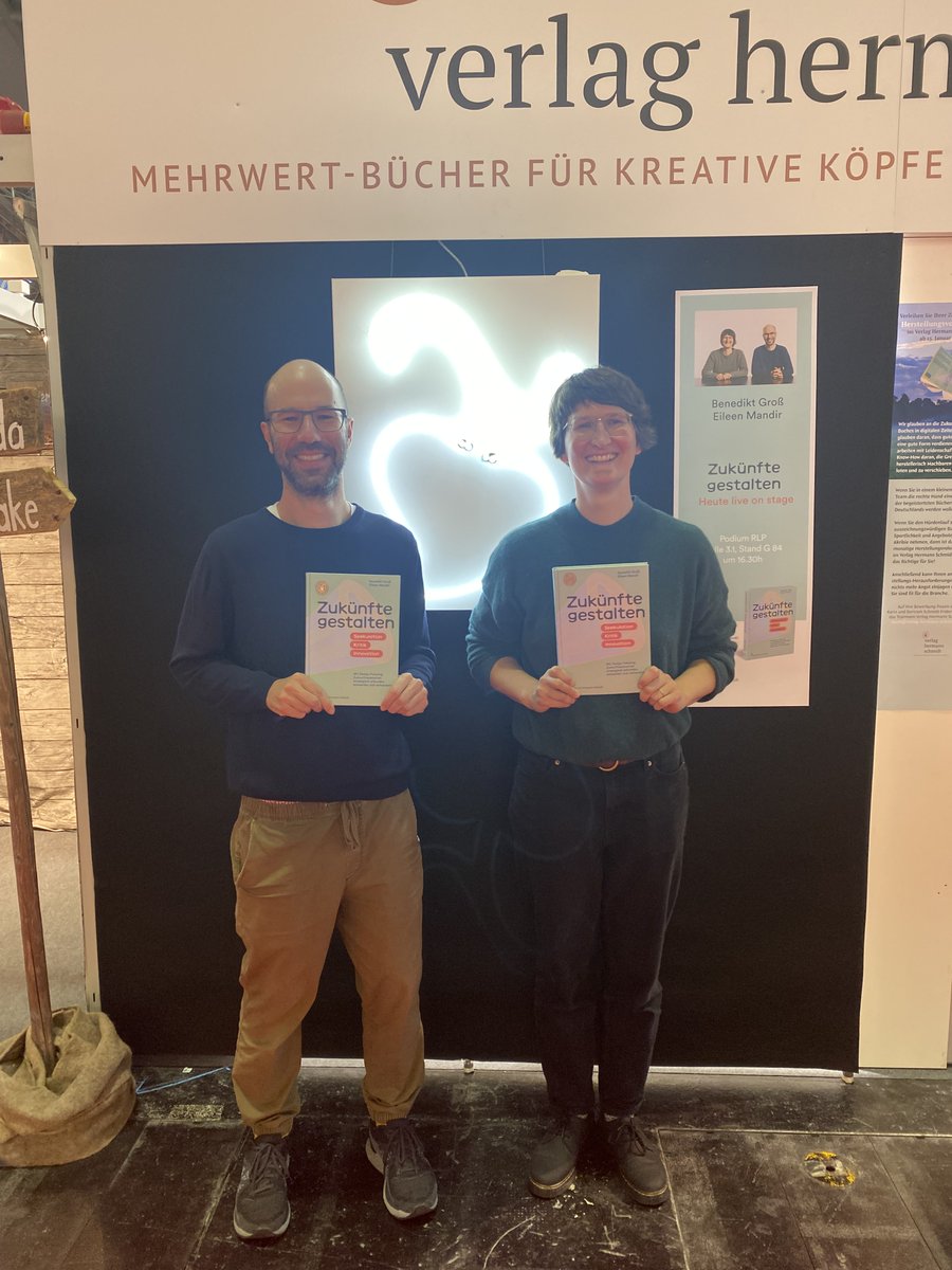design_futuring's tweet photo. Frankfurter Buchmesse 2022 was great! #fbm22 Many thanks @VerlagHSchmidt for the stellar organisation and programming! And yes 💯: "Die Zukunft des Buches ... ist schön!" https://t.co/yxXMyvr6ti