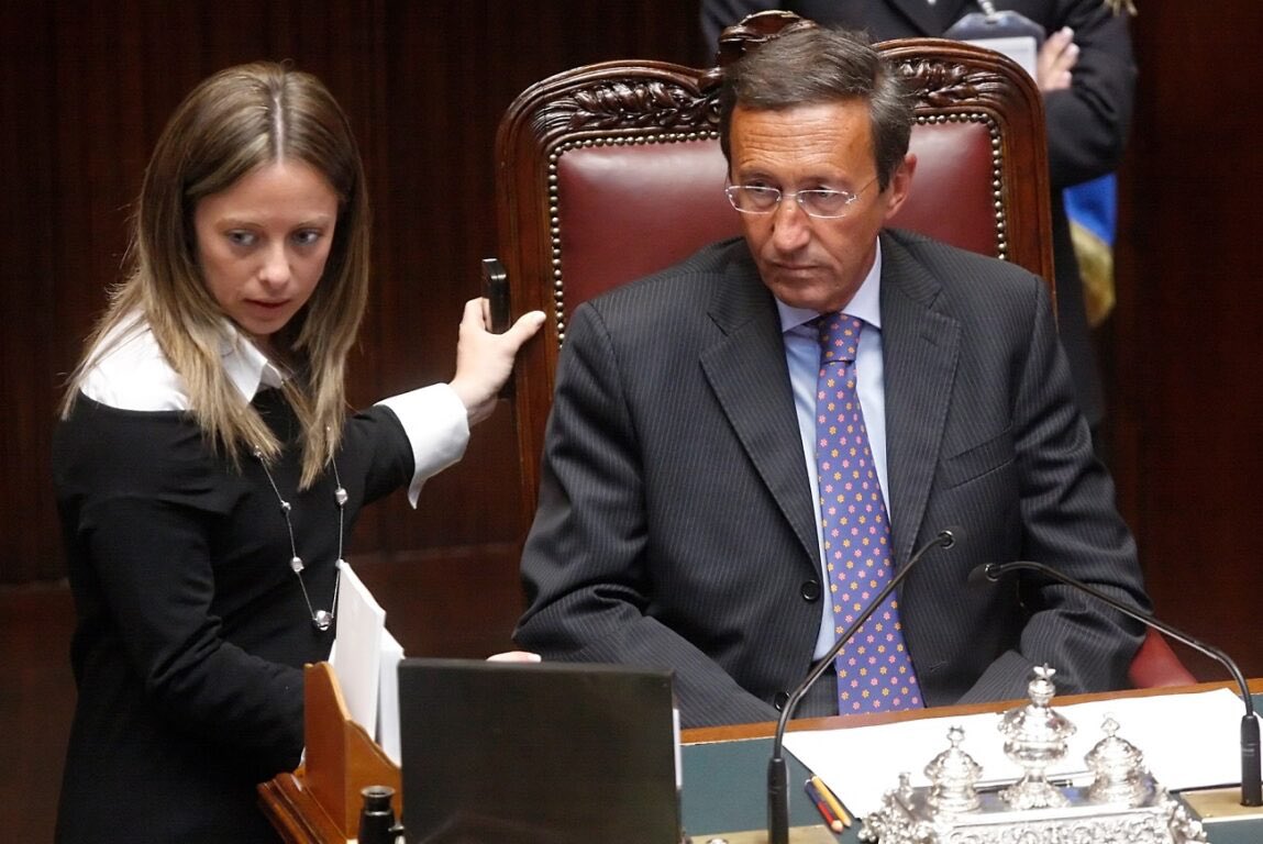 ilCorazziere_'s tweet photo. Domenica dopo anni di silenzio e dopo l’insistenza di tanti giornalisti importanti, Gianfranco #Fini romperà il ghiaccio e sarà ospite della Rai da Lucia Annunziata a @Mezzorainpiu. Il momento storico della nascita del #GovernoMeloni guidato dalla sua pupilla lo richiede. https://t.co/xDv2D7dcbw
