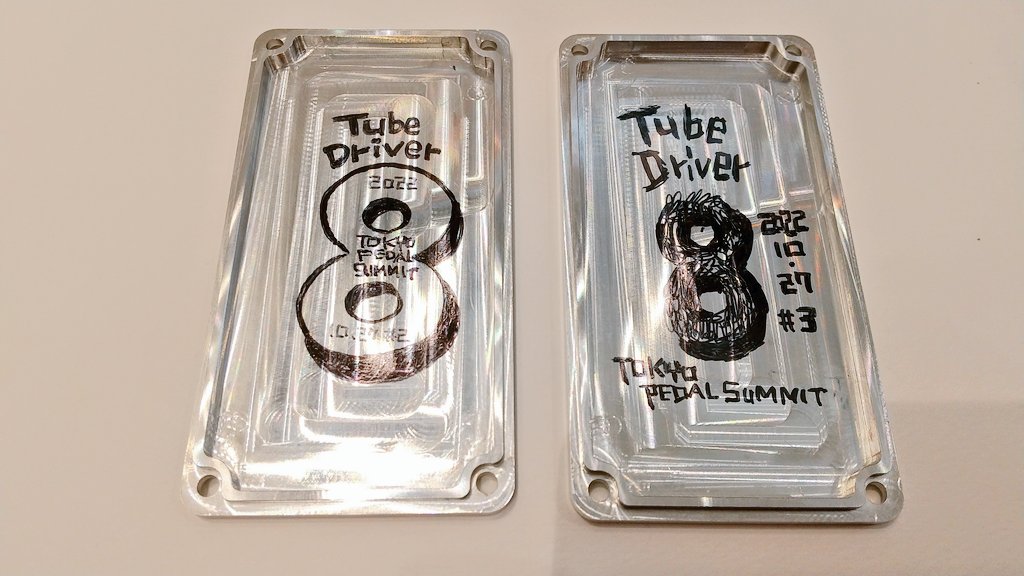 MakinoKoubou's tweet photo. マキノ工房新作の「TubeDriver8」の裏板を仕上げました。
#東京ペダルサミット にお持ちする分です。
キラキラのシルバーのアルミ削りだしのケースは美しいですよ。
#マキノ工房
#エフェクター
#TubeDriver8
#東京ペダルサミット
#限定2台販売 https://t.co/2C3ENm4HXi