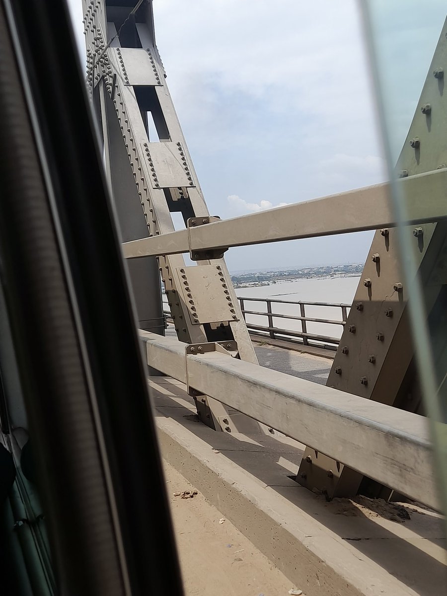 SamuelSomit's tweet image. the truss is a structure of connected elements, usually forming triangular units.The connected elements (typically straight) may be stressed from tension, compression, or sometimes both in response to dynamic loads.
#EngineeringInPlainSight 
@HillhouseGrady 
samsomit29@gmail.com