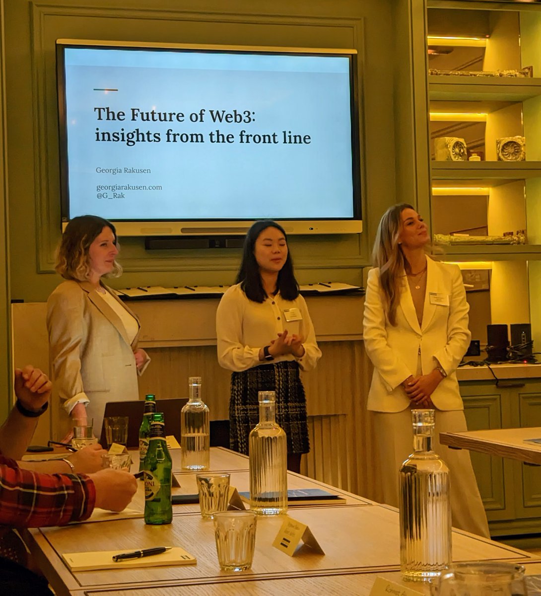 Great roundtable discussion and presentation from #UX Research <a href="/G_Rak/">🌋Georgia Rakusen</a> on the presence and longevity of web3 -The Future of Web3: insighted from the front line - touching upon not just #finance but also #design and #gaming!