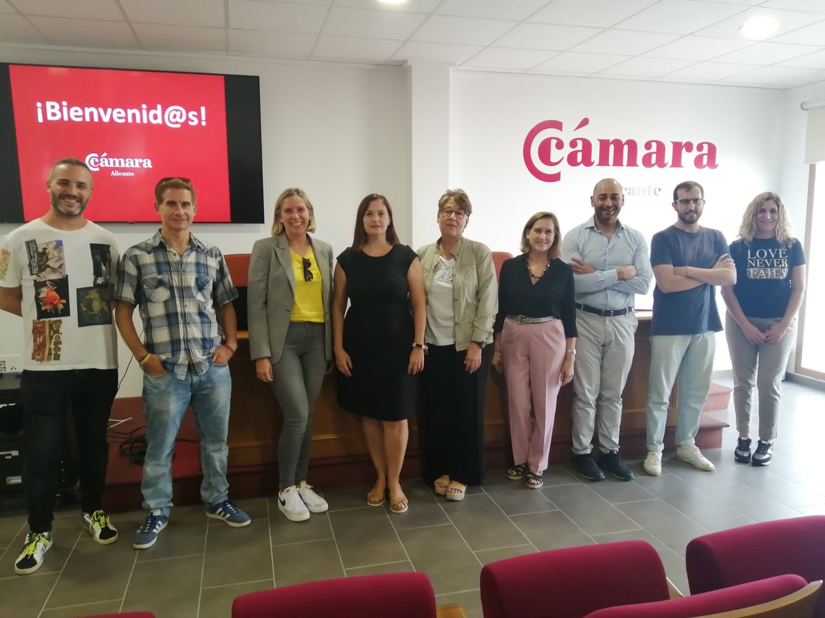 😀👉Ayer estuvimos con los futuros empresarios y empresarias de la Marina Alta. 👌
📌Son estudiantes del IES Historiador Chabás de #Dénia
¡Gracias por la visita! 😊