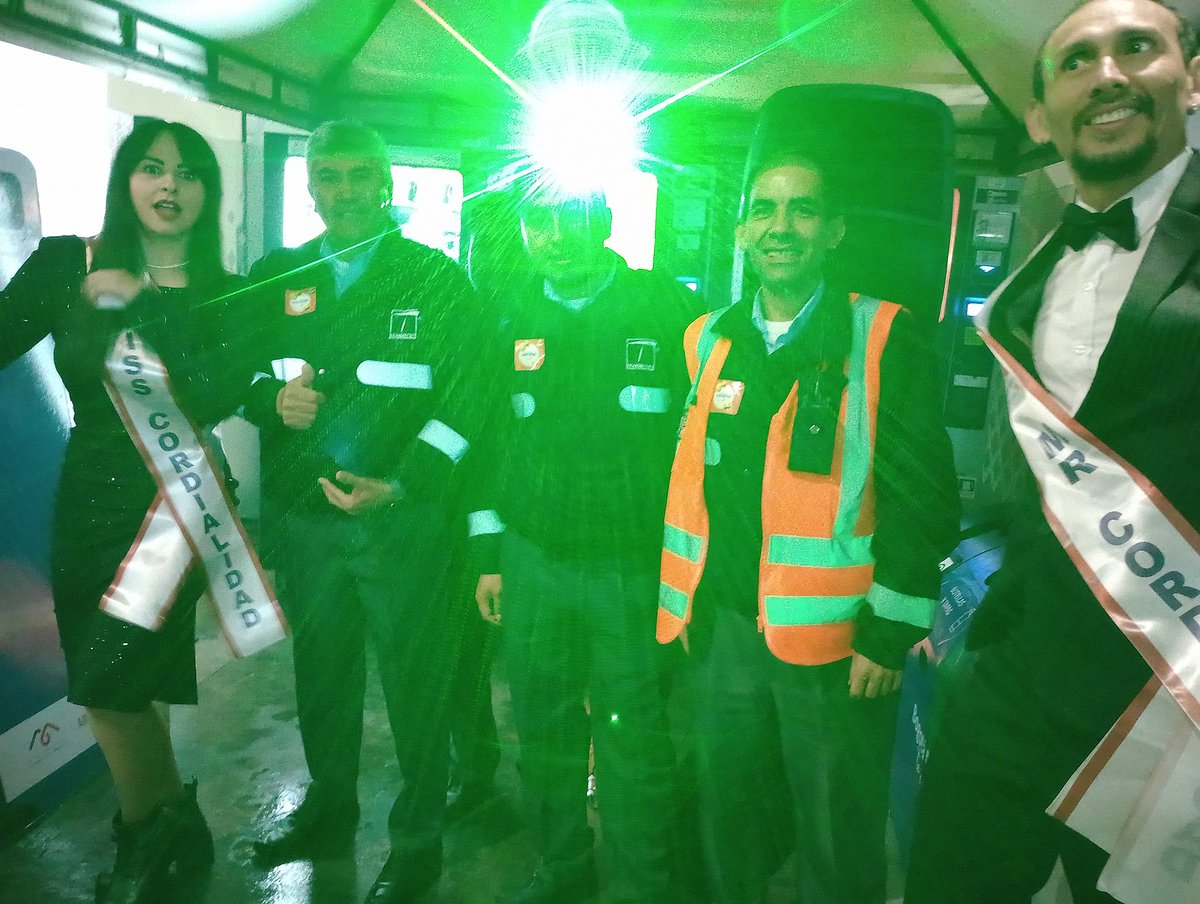 #diadelacordialidad Mil agradecimientos a todos los Operadores y Operadoras del Sistema <a href="/transmilenio/">TransMilenio</a>, una ciudad entera se mueve, crece gracias a ustedes!
<a href="/ALCtunjuelito/">Alcaldía Tunjuelito</a> <a href="/Bogota/">Alcaldía de Bogotá</a> <a href="/GmovilSAS/">Gmóvil S.A.S.</a> <a href="/ConnexionMovil/">Connexión Móvil</a> <a href="/greenmoviltrans/">Green Móvil</a> <a href="/consorcioexp/">Consorcio Express</a>