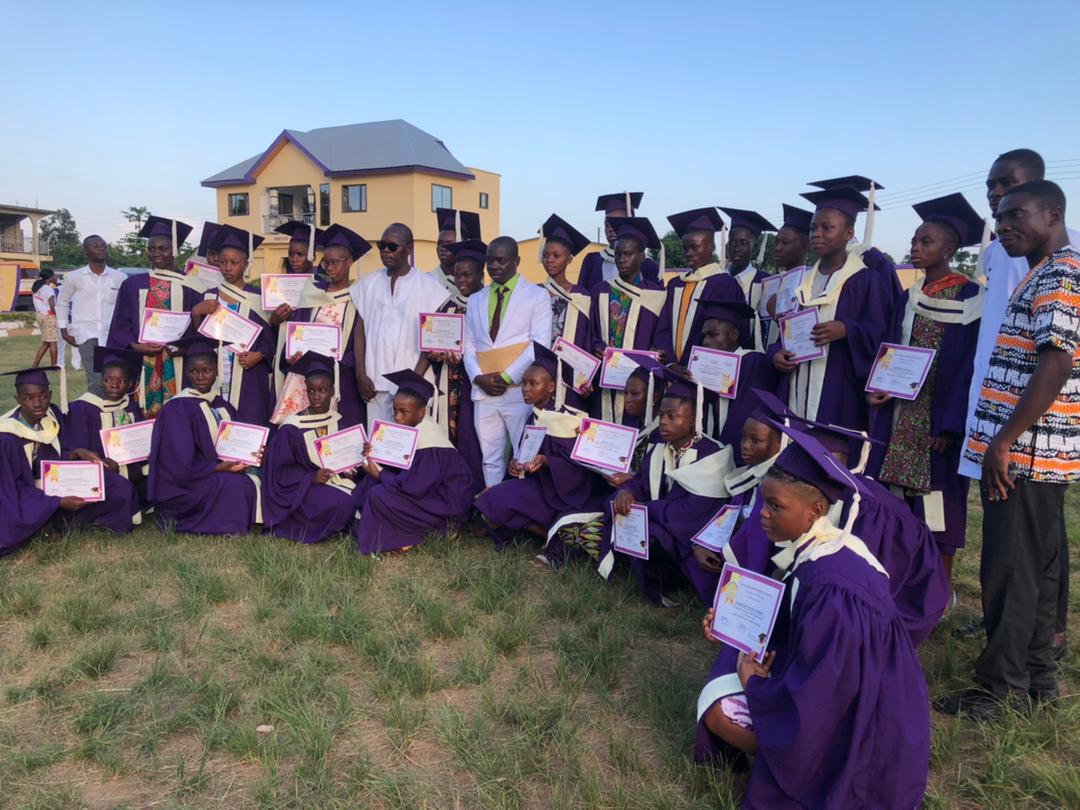 news_ghana's tweet photo. Kingship Knowledge Academy chalk holds graduation https://t.co/UAfxd3Gzvv #Education #10thmilestone #chalks #holdsgraduation #Kingship https://t.co/oUQYpyKKxN