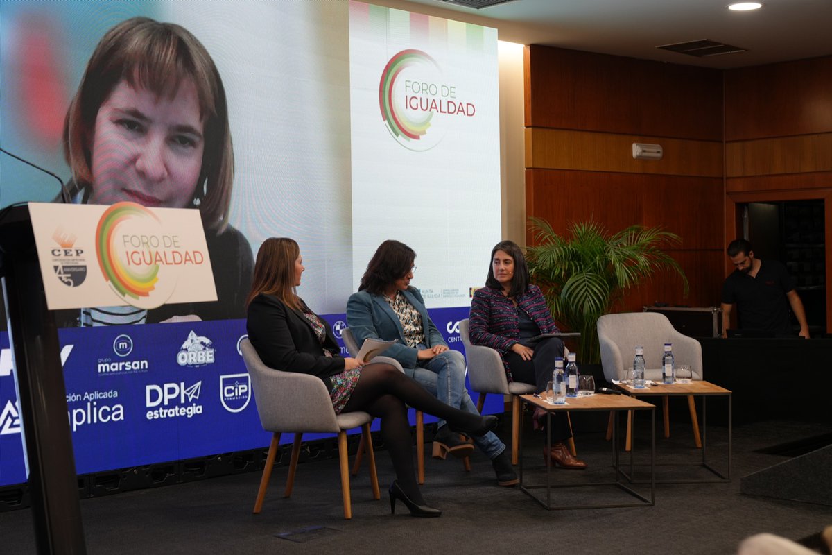 CEP_Pontevedra's tweet photo. En la primera mesa #TecnologiaenFemenino, tecnólogas y profesionales cuentan de primera mano el impacto de su trabajo en el desarrollo socioeconómico: Patricia Fernández (@axenciaGAIN), Ana Bernabeu(@uvigo), Mar González- Franco (@Google) y Ana MºPaul Tomillo (@CTAG_Materials). https://t.co/NZ3g7fyuBM