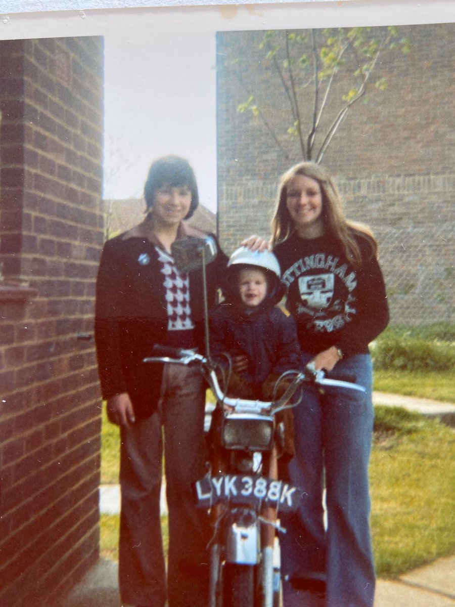 steviedeacon's tweet photo. @primarily_prog Me, (on the left) 1975. https://t.co/enDQ0LLcJD