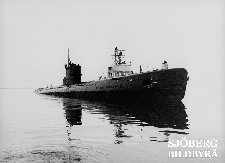 svenskhistoria's tweet photo. Den 27 oktober 1981 gick den sovjetiska ubåten U 137 på grund i Gåsefjärden utanför Karlskrona.  (Bild från @Sjobergbild) #svhist #dagensdatum https://t.co/1WYghMnLto