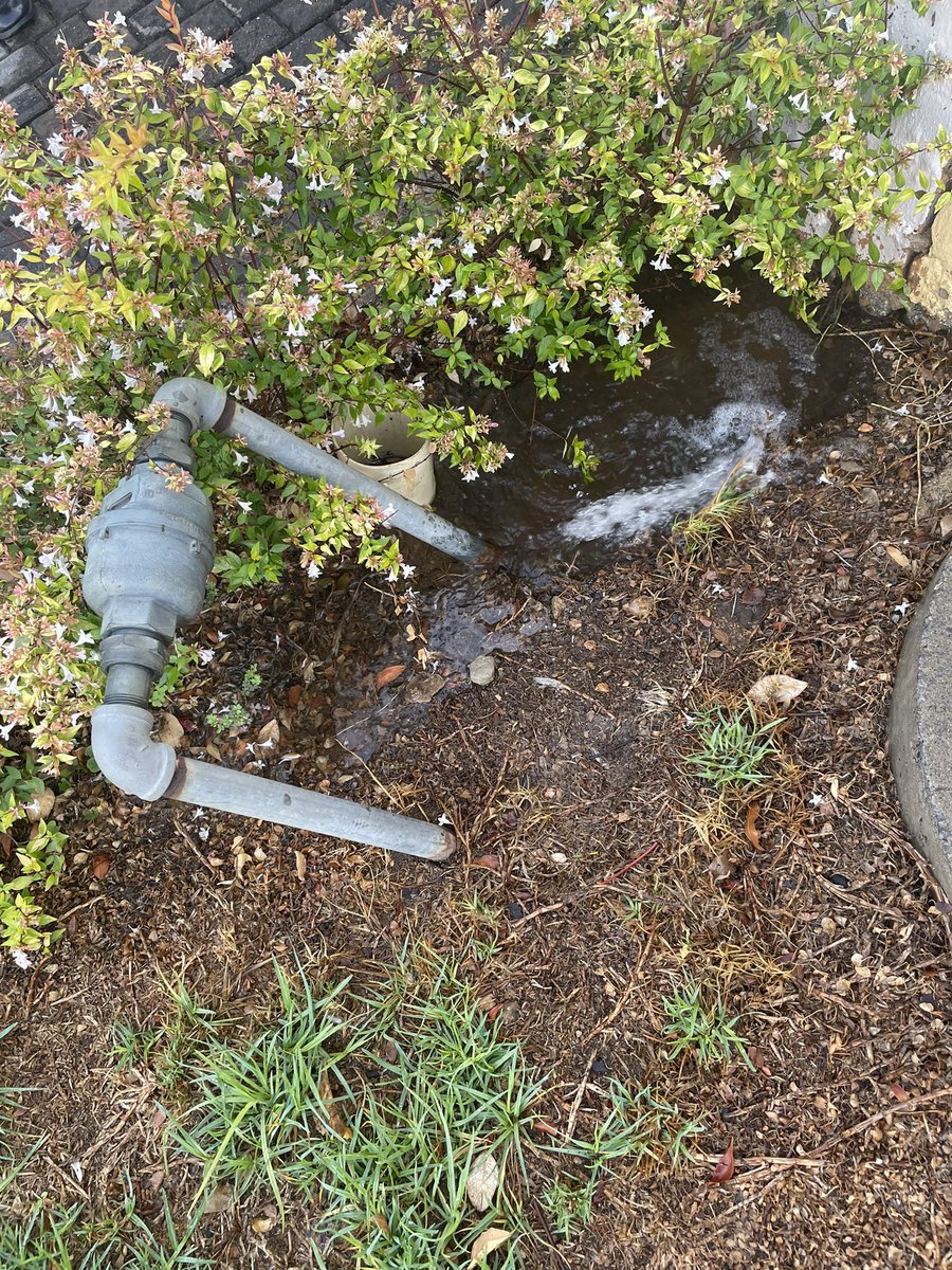 JoziKenneth's tweet photo. @JHBWater Water spillage at Kyalami hills estate. This needs to be fixed urgently. All rusted pipes must be replace to avoid further water spillage 💦#oskasenyametsi https://t.co/uc3LwcxiDl