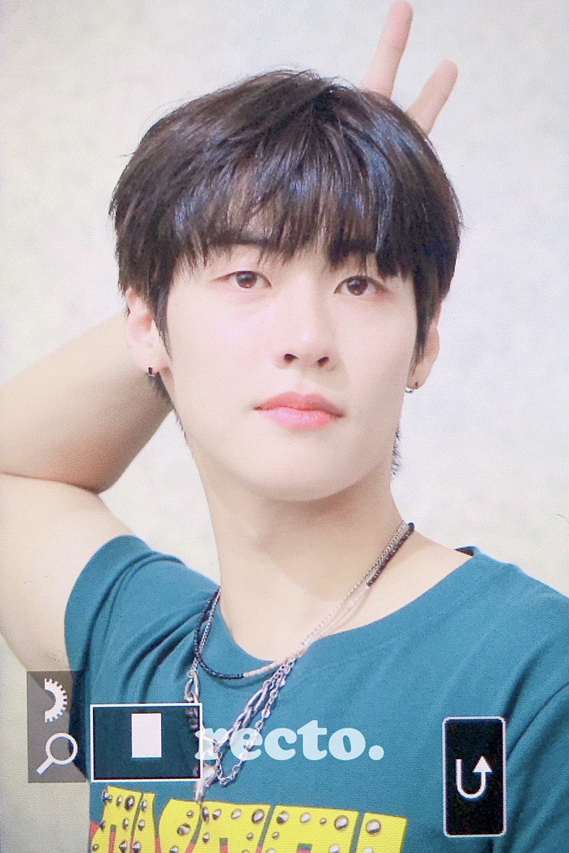 Recto1031's tweet photo. 221026 미니팬미팅 프리뷰

승협오빠 얼굴 짱이당🤭

#엔플라잉 #Nflying #이승협 #LeeSeungHyub #JDON #preview https://t.co/iEYdslU8OY
