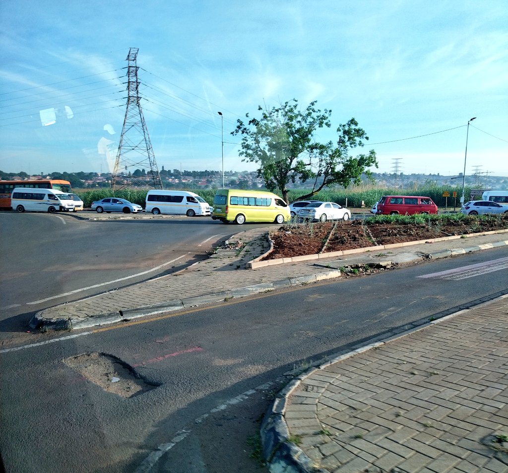 ⚠️ALERT : #ProtestAction on Chris Hani Road and Klipspruit Valley Rd in Soweto. ⛔ Road closed with rocks and burning tyres 🔥. 

<a href="/ReaVayaBus/">Rea Vaya Bus Transit</a> F10, F5 and C2 Temporarily suspended, T1, T2 and T3 not accessing Lakeview Station. #JHBTraffic