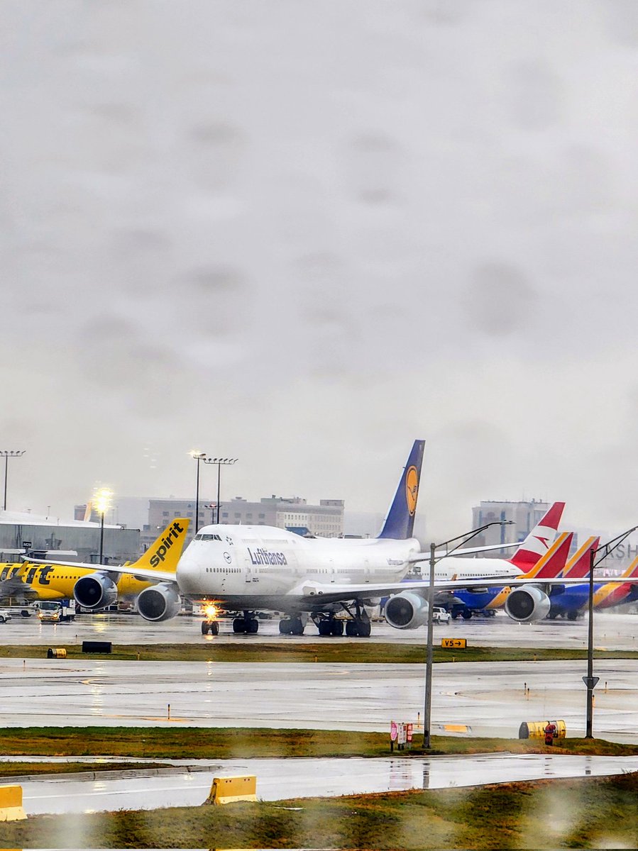 zaxon744's tweet photo. It was a good day 747-wise
#natcrossing #shanwick #ord #chicagoohareintl #ord #chicago #ohare https://t.co/vXF5thPvrg