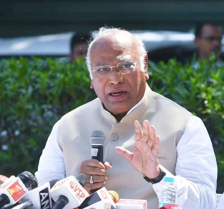 As Shri. @kharge takes charge as the President of the @INCIndia I wish him all the very best. I am sure his tenure will strengthen the party and democracy in India to continue our fight against the rising authoritarianism. #CongressPresidentKharge