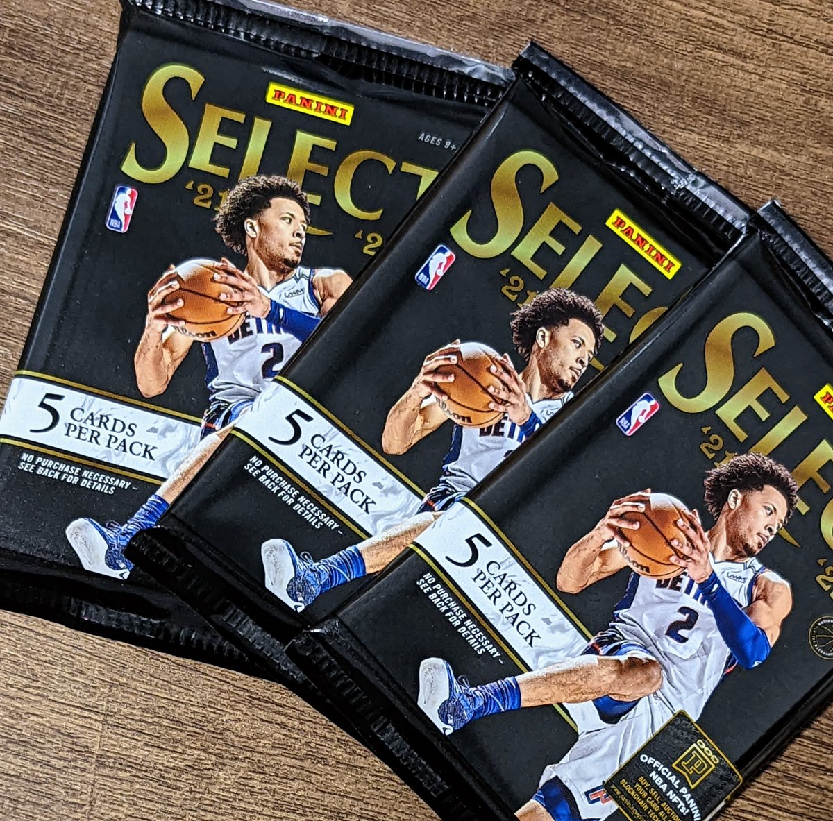 cherrycollect's tweet photo. Giveaway! Win 3 packs of brand new @PaniniAmerica Select basketball cards! Just:
1. RT this post, 
2. comment your fav rookie this year and 
3. make sure you're following Cherry on twitter! 🍒 

I'll contact the winner on Friday! #thehobby https://t.co/ZoQVBmCGnC