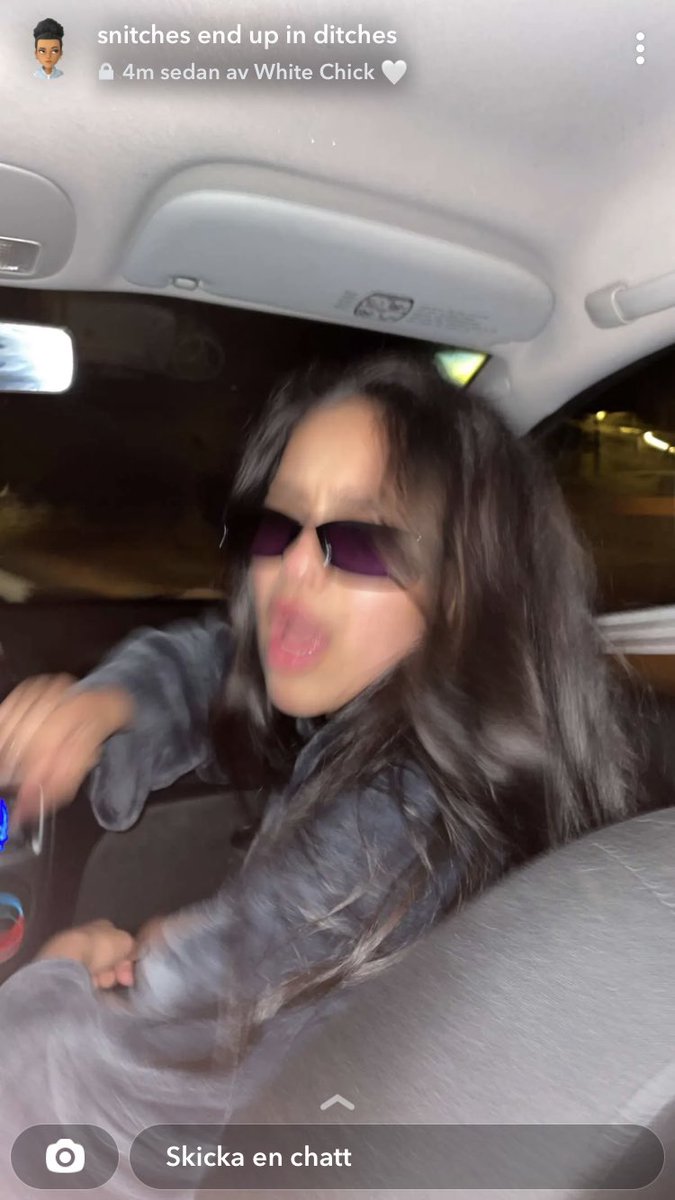 assholemax's tweet photo. Morgonrock och glasögon när jag och bestie STALKAR grabben med bilen för o se vad han gör #snigelfart https://t.co/CEAavNPzPV