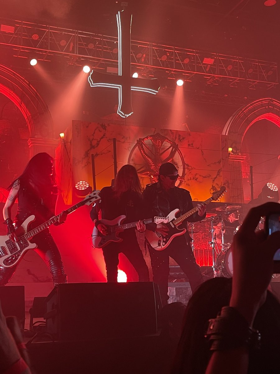 <a href="/BeckyB_Bass/">Becky Baldwin</a> you rock 🤘🏼