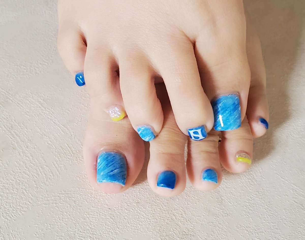akm_besty's tweet photo. 🆕ネイル💙💙💙
今回のイメージは…
Fly Without Wings / SKY-HI 💙
めちゃくちゃ爽やかに仕上げてくれた💙
SKY-HIのロゴもめっちゃ映えてかわいい💙
季節外れのサンダル履きたくなるわ🥹💙
💙 @Tiger_R_stream 💙ありがとう💙
#SKYHI #FlyWithoutWings
@SkyHidaka
https://t.co/U2XeWOlueM https://t.co/cM1rkbDRYY