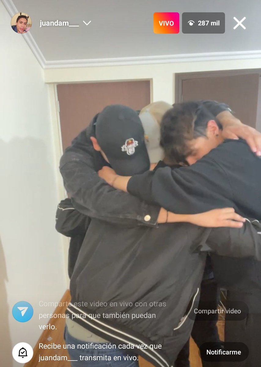 jklmkx's tweet photo. se acabó el live de juanda, y solo tengo para decir, ustedes son grandes,cada personita q este pasando por un mal momento, realmente son unos valientes por seguir de pie, te quiero mucho 💕 https://t.co/Xo8EfogDrx