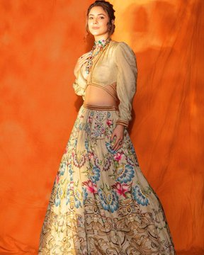 Actress Shehnaaz Gill Looks Sizzling In Latest Ethnic Wear
#ShehnaazGill #SidNaaz #ShehnaazGallery #KisiKaBhaiKisiKaJaan #Diwali #DiwaliCelebration #Deepavali #Deepavali2022 @ishehnaaz_gill