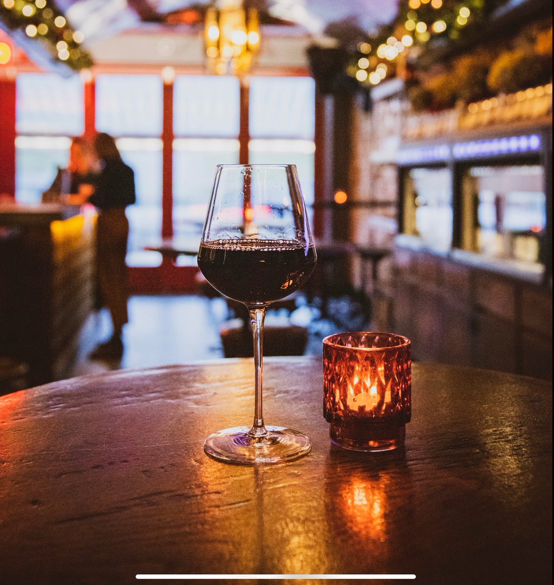 HeidiBalham's tweet photo. Here is your midweek, hump day motivation………. A big delicious glass of Primitivo waiting for you at 5pm 🍷 🍇 https://t.co/6504qUtk6R