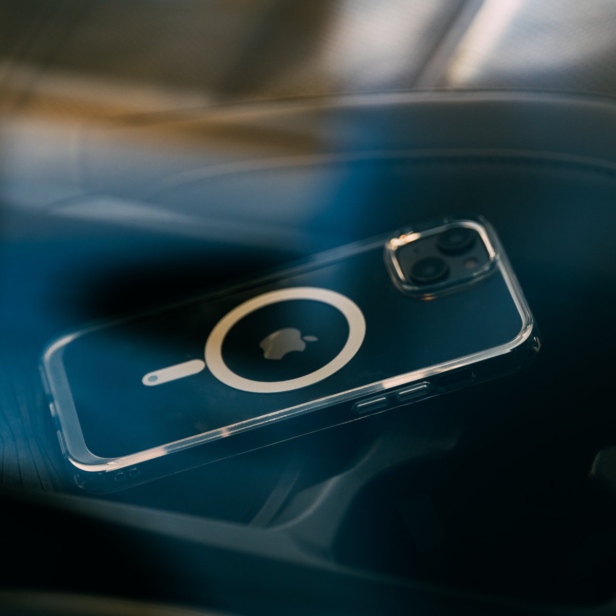 supcase_atl's tweet photo. Now in stock: the #UBMag for #iPhone14Pro in Black, Clear, or Deep Purple https://t.co/TtMtbFXOOZ