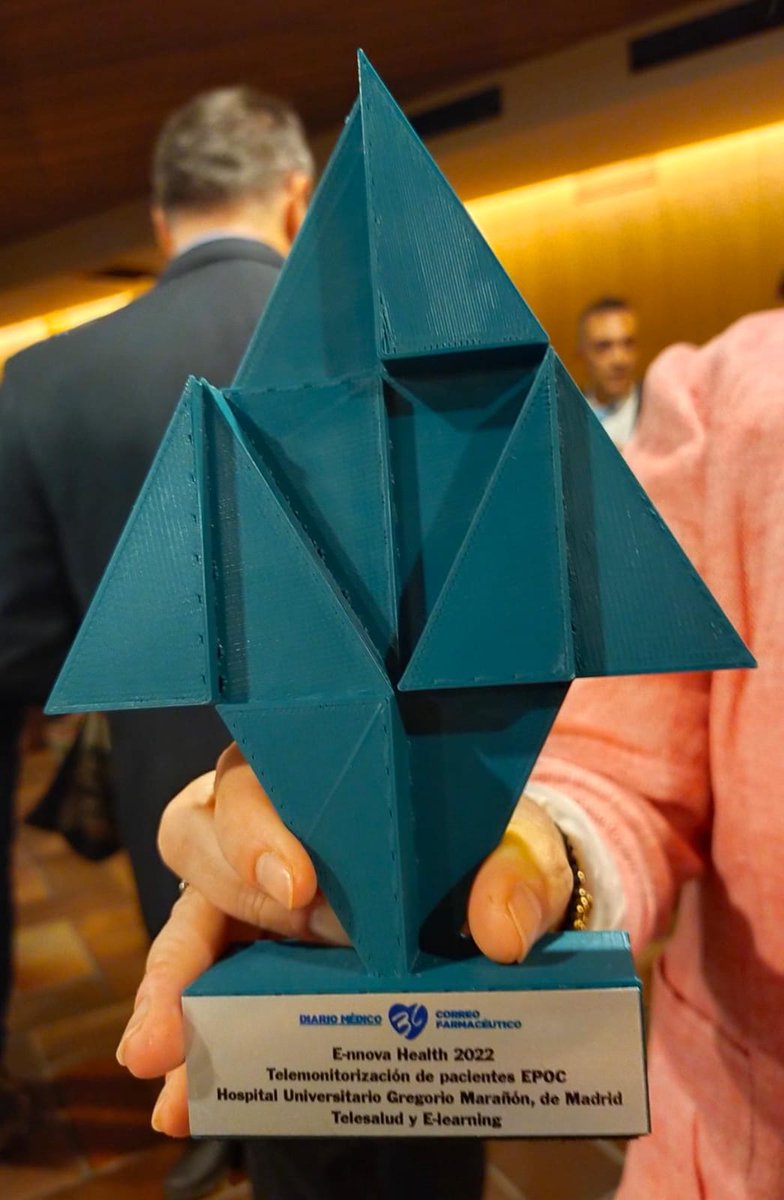 🏆 Nuestro Servicio ha recibido el premio #EnnovaHealth22 por el programa de #telemonitorización en pacientes con #EPOC que integra la valoración médica y de enfermería.
¡Honrados y agradecidos! 🏥👩‍⚕️👨‍⚕️