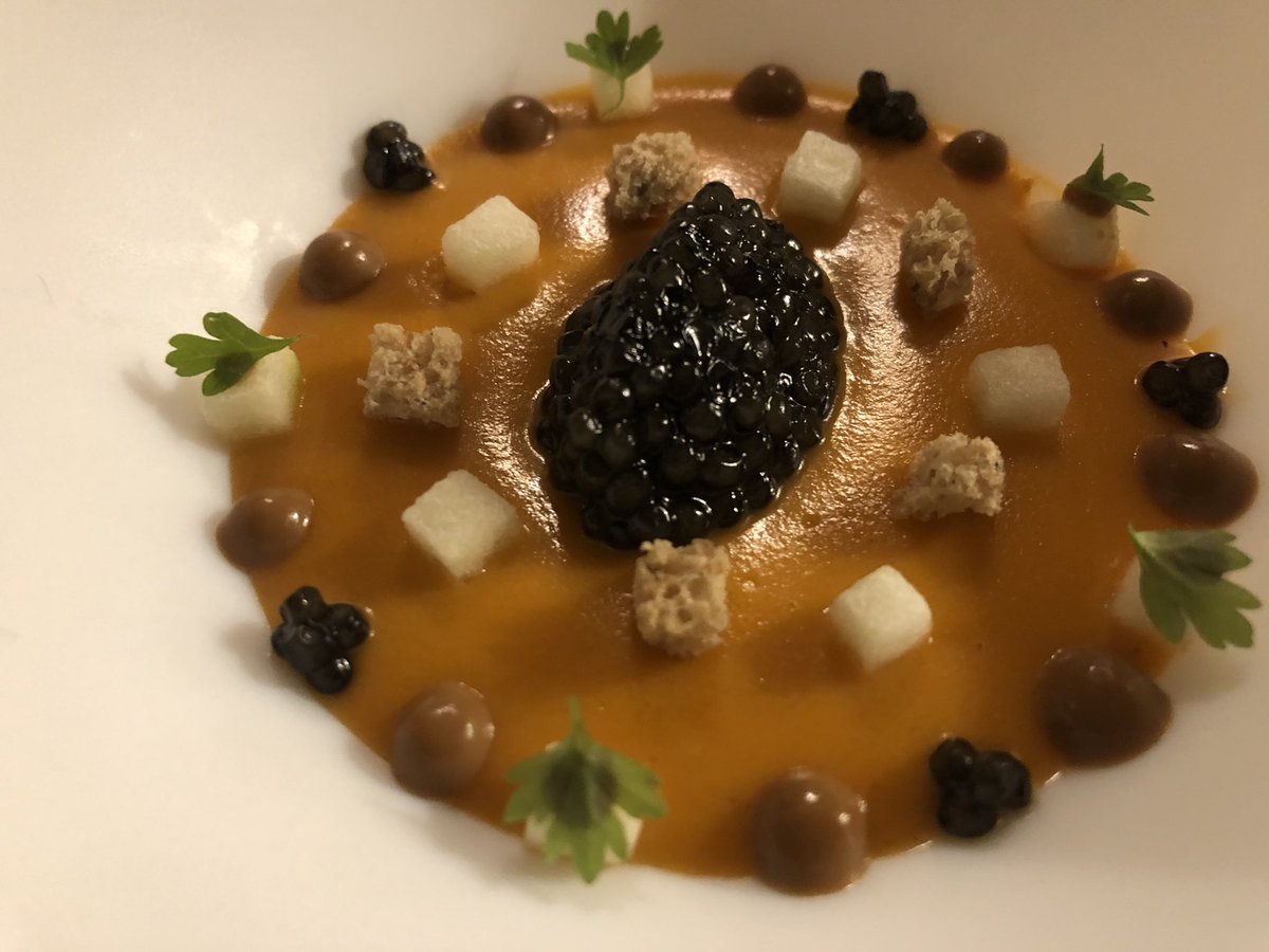 Algunos cuatro manos resultan especialmente brillantes. Por ejemplo el que ofrecieron anoche <a href="/ivancerdeno/">ivan cerdeño</a> y <a href="/elrincondejc/">El Rincón de Juan Carlos</a> en el restaurante Poemas by Hermanos Padrón del hotel Santa Catalina en Las Palmas <a href="/barcelohoteles/">Barceló Hotel Group</a>. Un repaso a los clásicos de ambos cocineros.