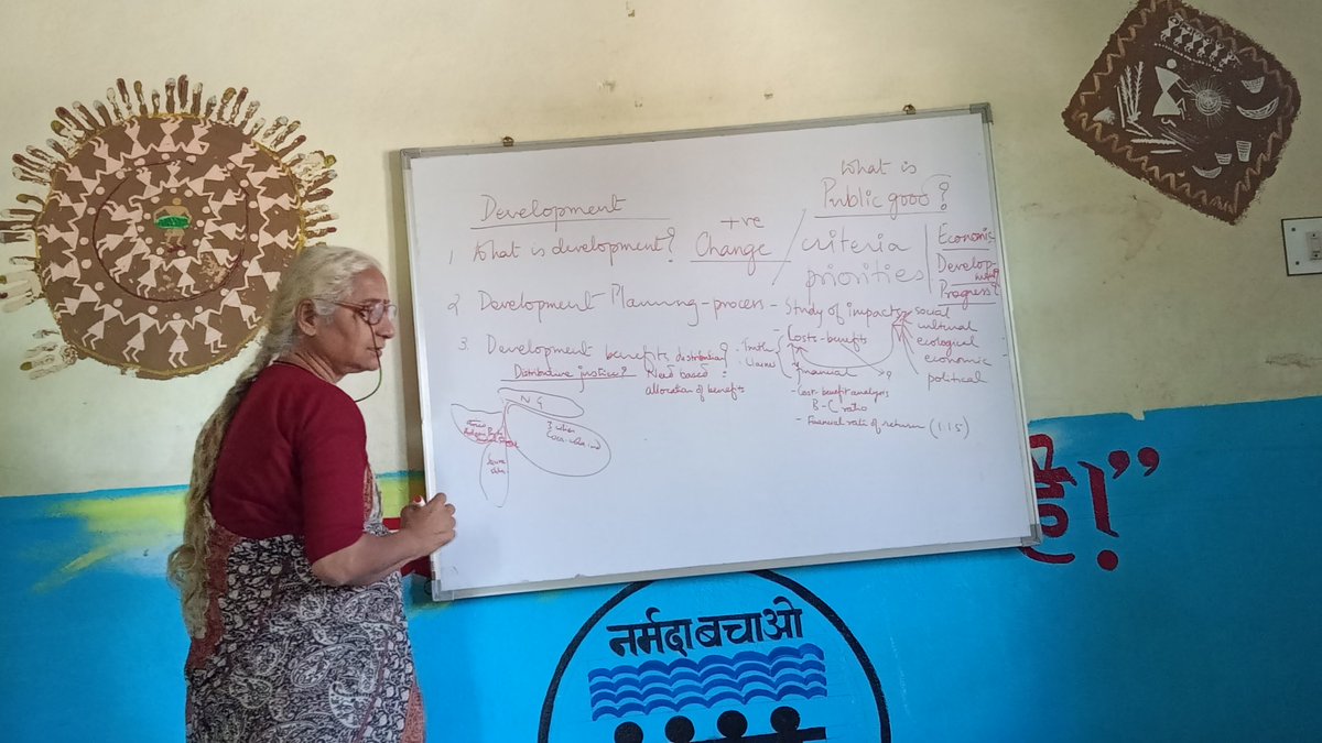 Rehmat6's tweet photo. दीवाली के दौरान भी @medhanarmada की 'विकास की समझ' पर क्लास ताकि नई पीढ़ी 'विकास' का सही अर्थ समझ सके। https://t.co/vAiCD5FsrQ