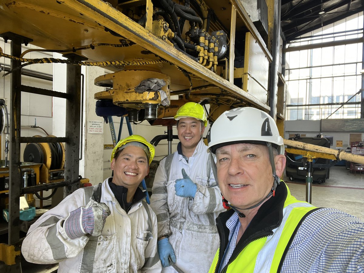 RogerGray1961's tweet photo. Great to visit the @AKLPort Engineering Team this afternoon to discuss safe operations, the state of our straddles and plans for the introduction of our new fleet of KONE “1over3” straddles which starts to arrive next month….. #safemaintenance #straddles #portoperations https://t.co/Koc6eyhBMK