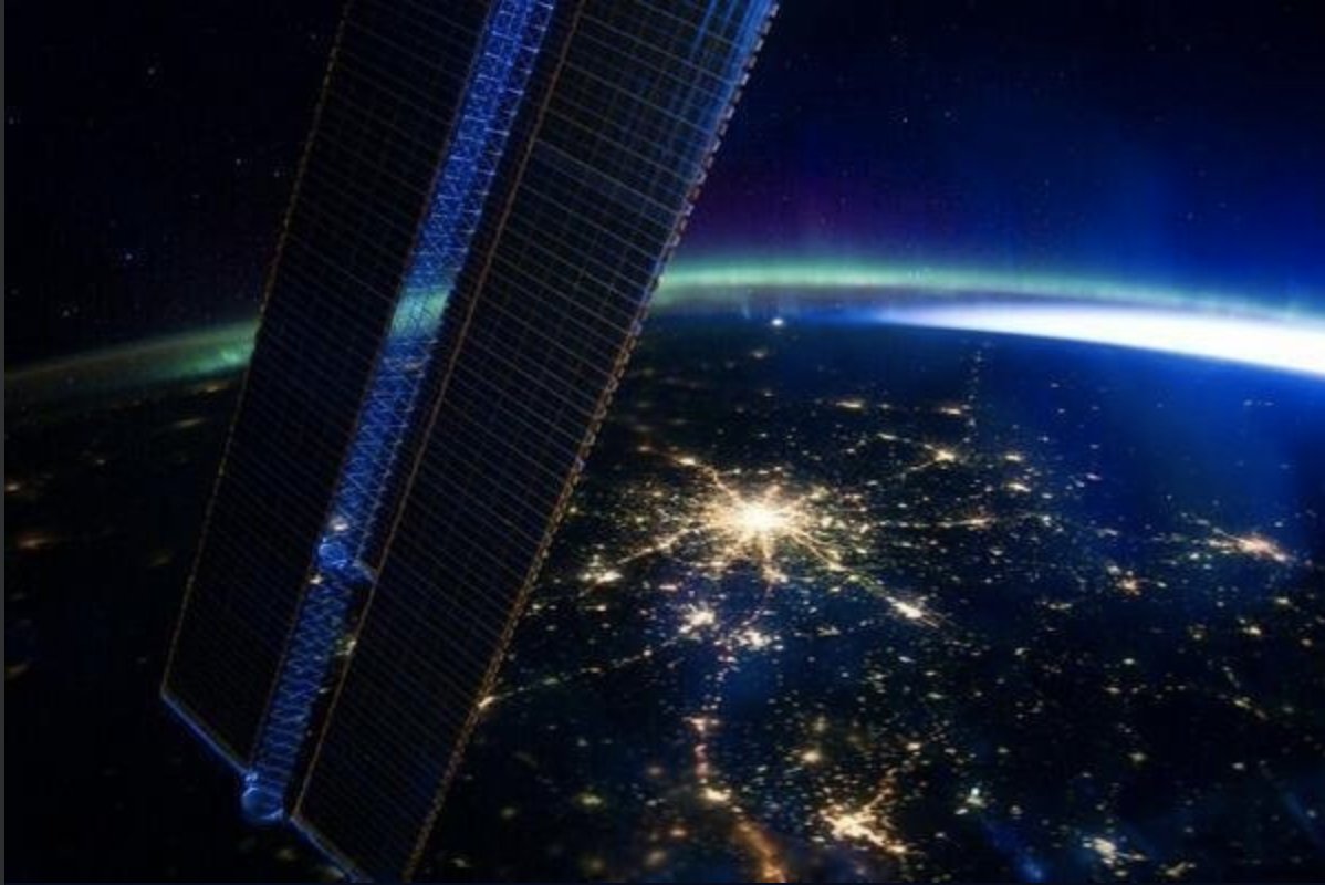 Вид на ночную Москву из космоса