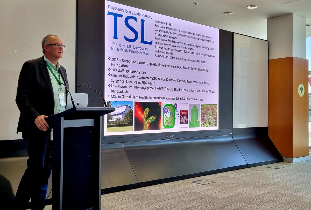 Prof @talbotlabTSL provides brief about @TheSainsburyLab and share his extensive experience in the field of #PlantImmunity through investigating #Rice #Blast infection.

@UAEU_NEWS @KCGEB1 @dr_khaledamiri