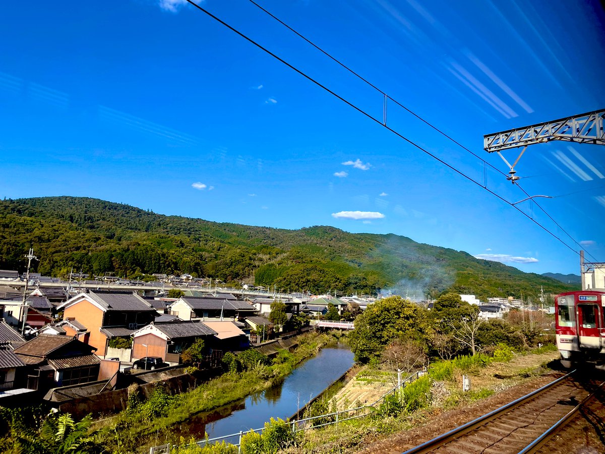Kojing0714's tweet photo. 線路は刻むよ
ど〜こ〜ま〜で〜も〜♫

32駅…。
綺麗な日本の秋の風景楽しんでます。 https://t.co/0w2f9d9WaY