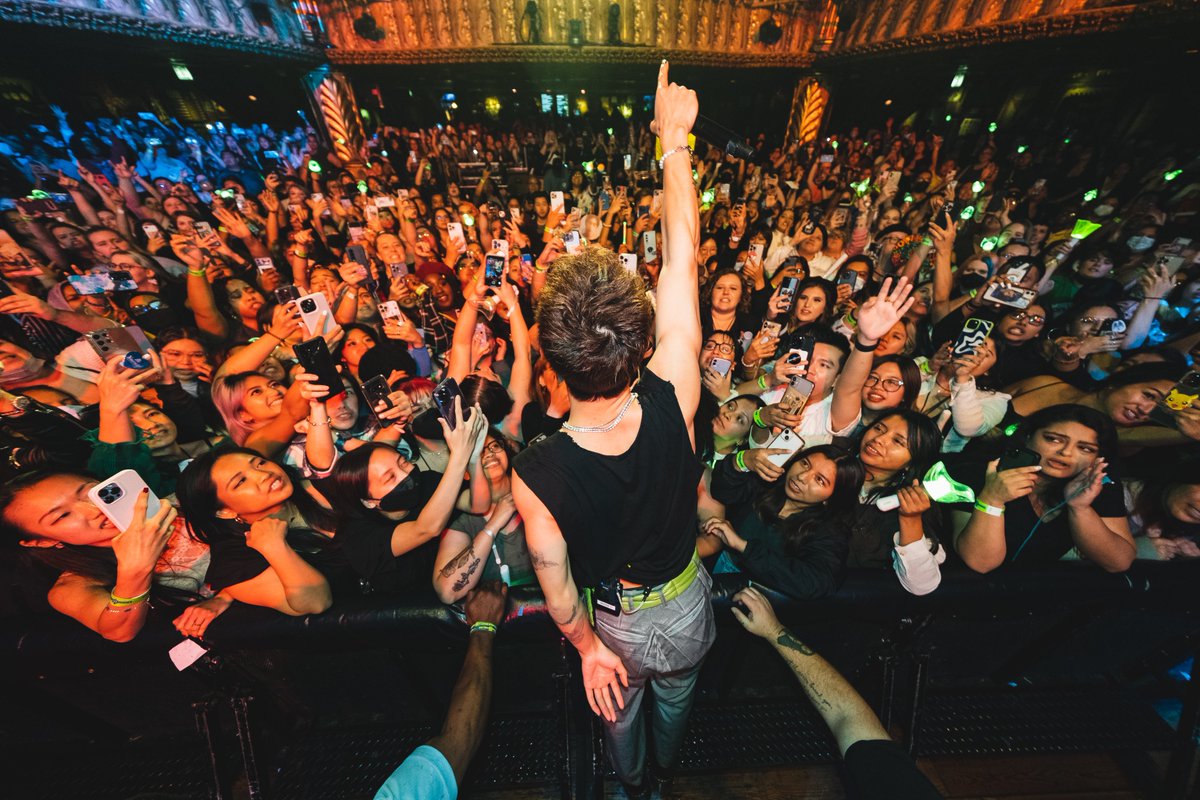 DNAmngmnt's tweet image. CHICAGO! Thank you for showing up and selling out the show 🖤 We’ve got your back too, always. 

#MarkTuan #Mark
#theotherside #theothersidetour 
@marktuan