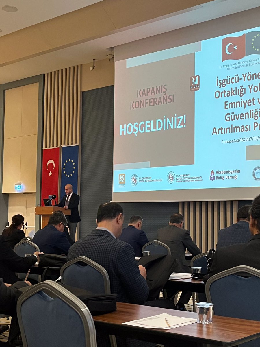 AkademisyenlerB's tweet photo. Konferansa teşrif eden iştirakçi kuruluşlarımızın yöneticilerine, Bakanlık yetkililerine, madenci kuruluşlara, sivil toplum kuruluşlarımıza, öğretim üyelerimize ve derneğimiz üyelerine teşekkür ediyoruz. https://t.co/N5GFADjPSs